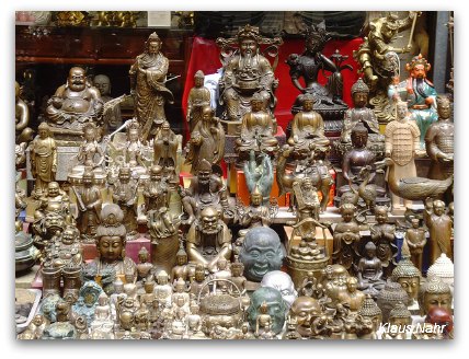 Cat Street Trinket Stalls in Hong Kong Cat Street Trinket Stalls