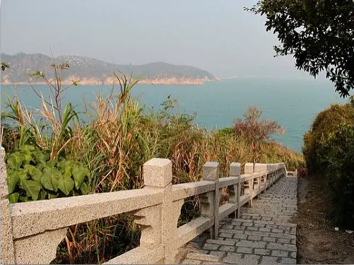 Hiking Trail Mini Great Wall in Cheung Chau Hiking Trail Mini Great Wall in Cheung Chau