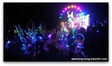 Disney Paint the Night Parade: Tinker Bell Disney Paint the Night Parade: Tinker Bell