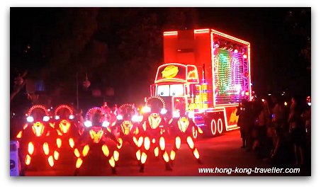 Disney Paint the Night Parade: Cars Disney Paint the Night Parade: Cars