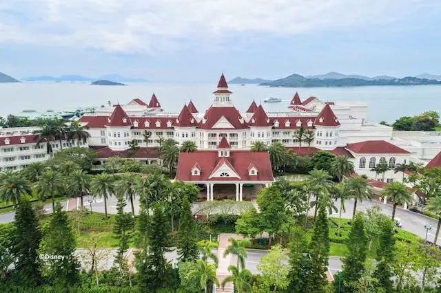Hong Kong Disneyland Resort: Victorian Style Disneyland Hotel Hong Kong Disneyland Resort: Victorian Style Disneyland Hotel