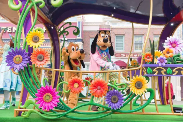 Goofy and Pluto at Hong Kong Disney Spring Carnival Goofy and Pluto at Hong Kong Disney Spring Carnival