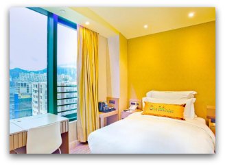 Bright double with city views at Harbour Bay Hotel Bright double with city views at Harbour Bay Hotel