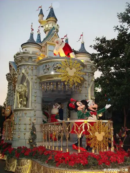 Hong Kong Disneyland at Christmas Time Hong Kong Disneyland at Christmas Time