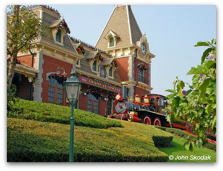 HKDL Train pulls into the station at Main Street USA HKDL Train pulls into the station at Main Street USA