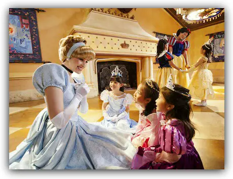 Meeting Princesses at Hong Kong Disneyland Hotel Meeting Princesses at Hong Kong Disneyland Hotel