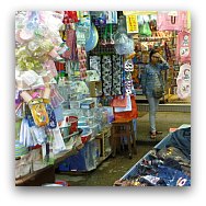 Hong Kong Markets:
The Ladies Market Hong Kong Markets: The Ladies Market
