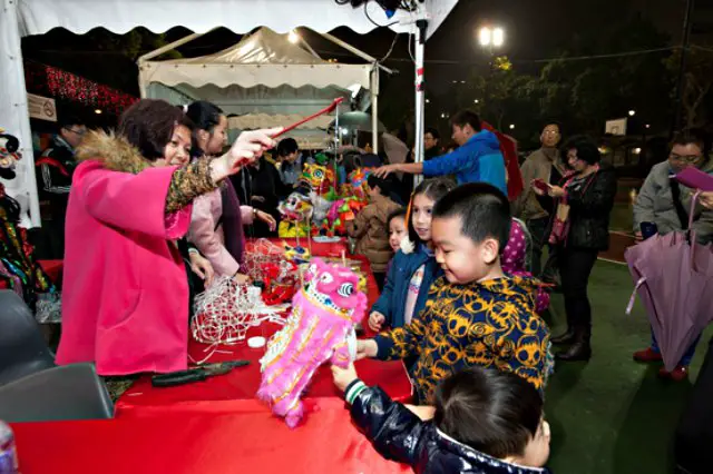 Chinese Lantern Festival Hong Kong Lion Head Making Demo Chinese Lantern Festival Hong Kong Lion Head Making Demo