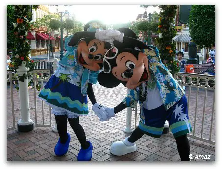 Mickey and Minnie in Summer Beach Clothes Mickey and Minnie in Summer Beach Clothes