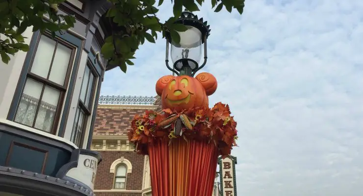 Pumpkin Lanterns decorate Main Street Pumpkin Lanterns decorate Main Street
